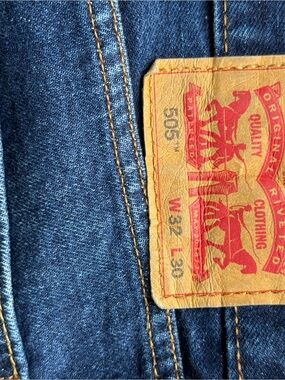 Levi's Straight Men’s Jeans in Deep Blue Denim with Tan Patch